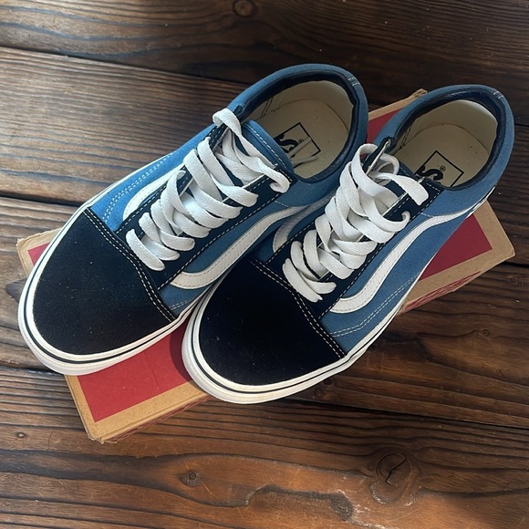 NWT Vans Men's 6.5/ Women’s 9 Old Skool Navy Classic Sneakers - Picture 1 of 5